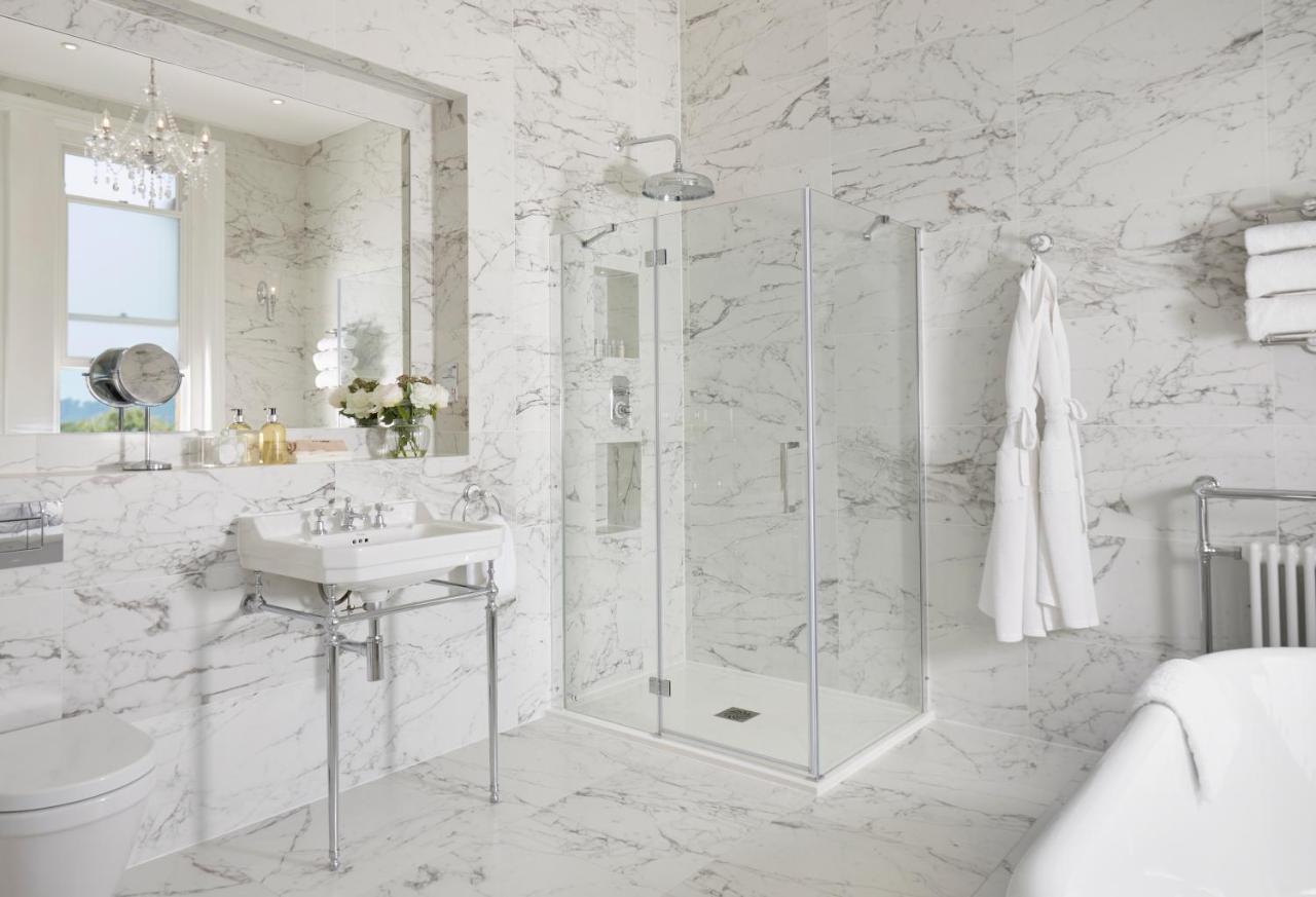 Bathen House Boutique Hotel מראה חיצוני תמונה A modern bathroom