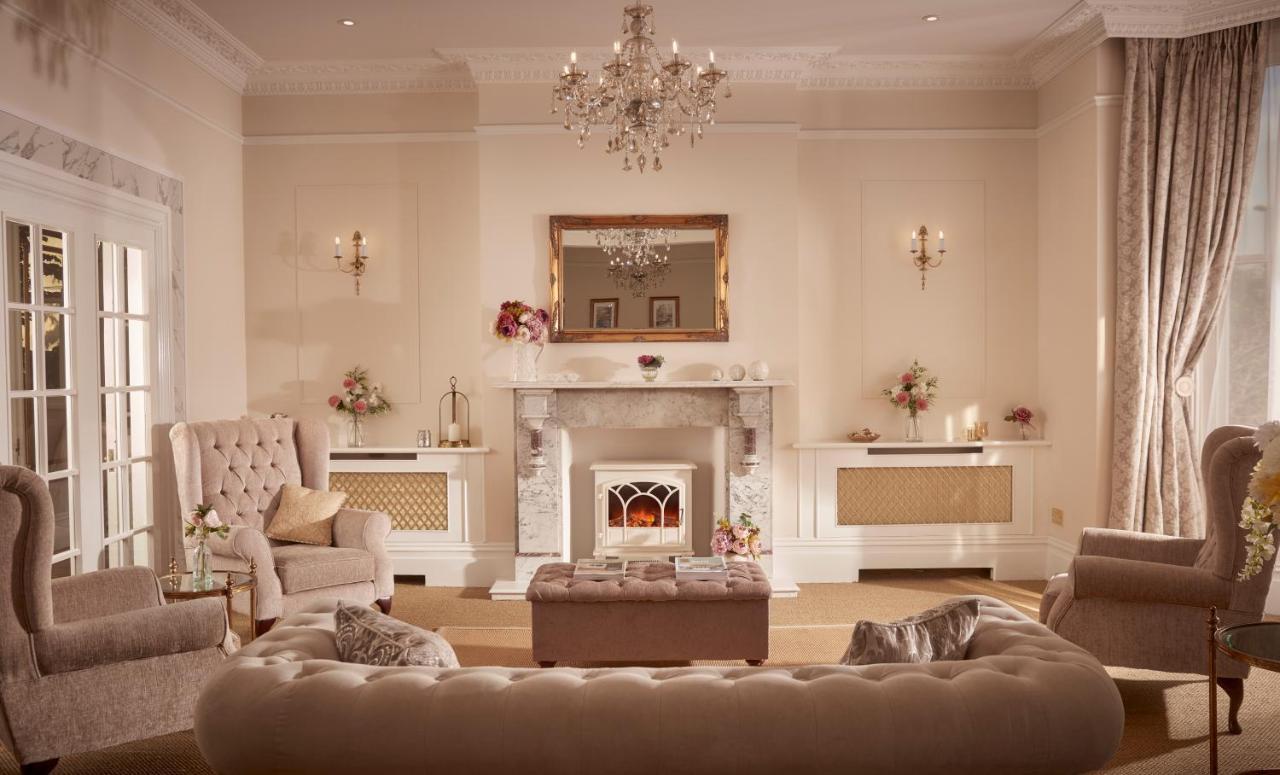 Bathen House Boutique Hotel מראה חיצוני תמונה A living room with a fireplace