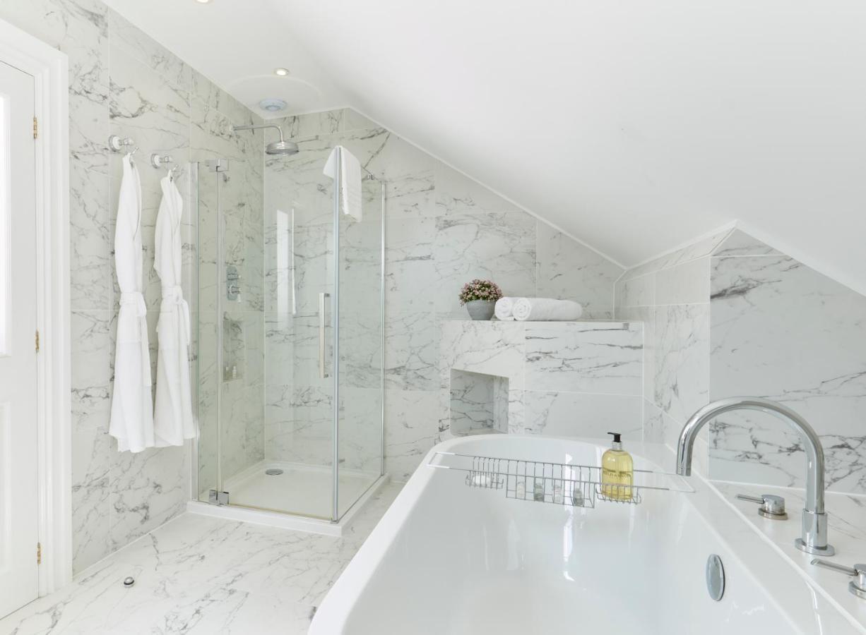 Bathen House Boutique Hotel מראה חיצוני תמונה A modern bathroom